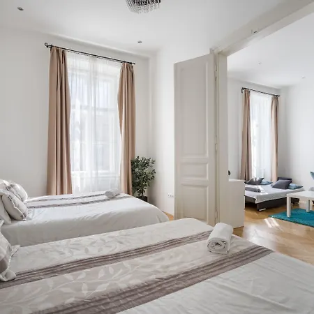 Real Vadász Apartman *