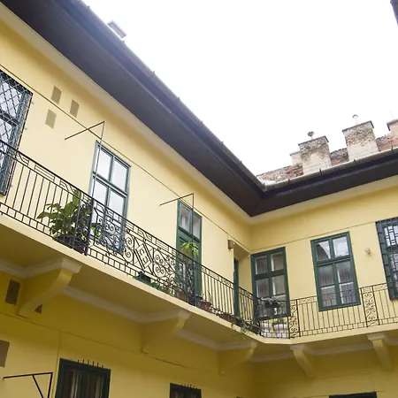 Real Vadász Apartman *