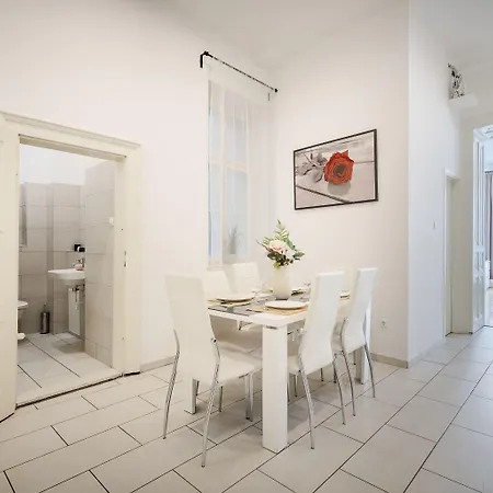 Real Vadász Apartman *