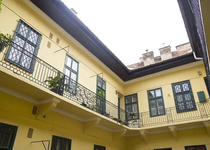 Real Vadasz Apartment *